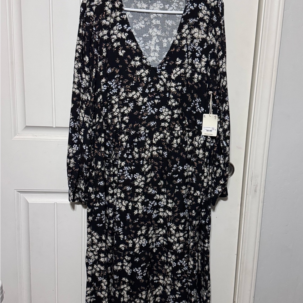 a.n.a Black Floral Long Sleeve V-Neck Maxi Dress